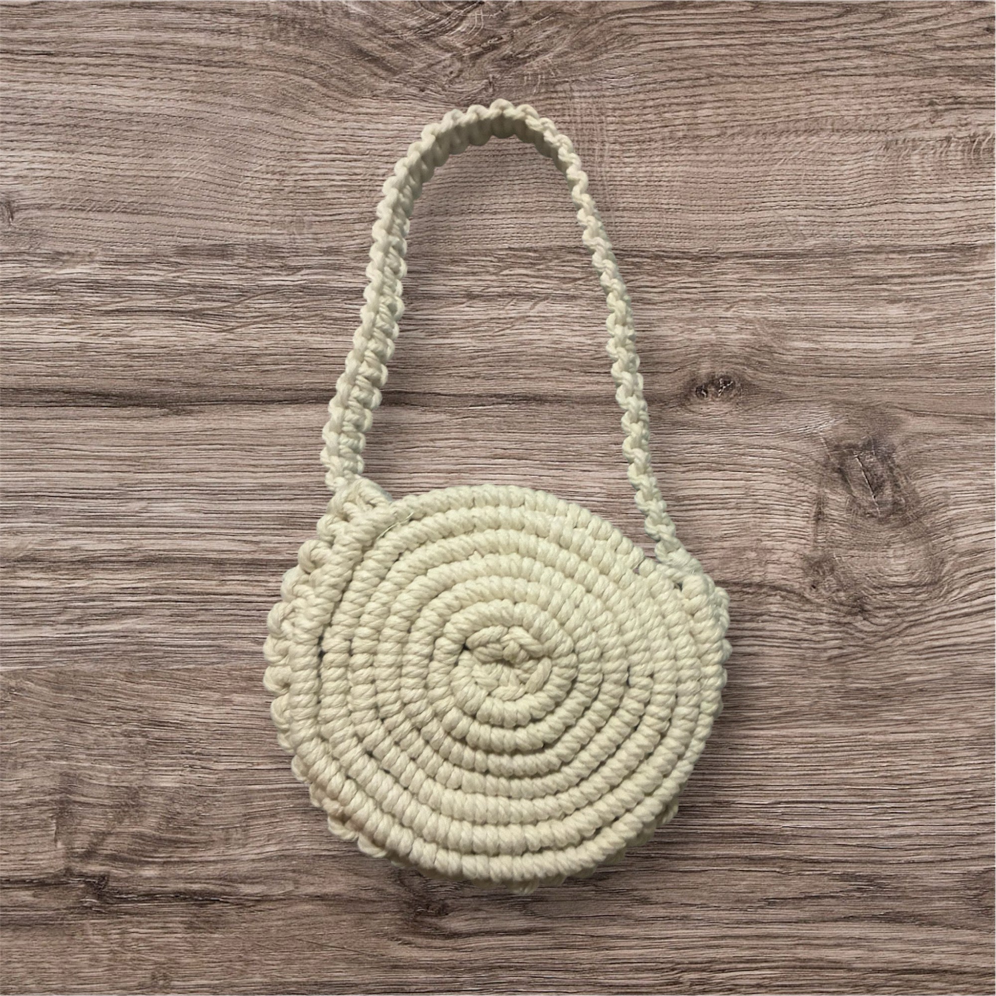 Cartera redonda en macramé