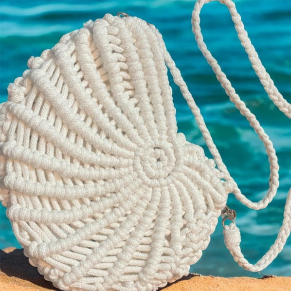 Cartera en forma de concha de mar